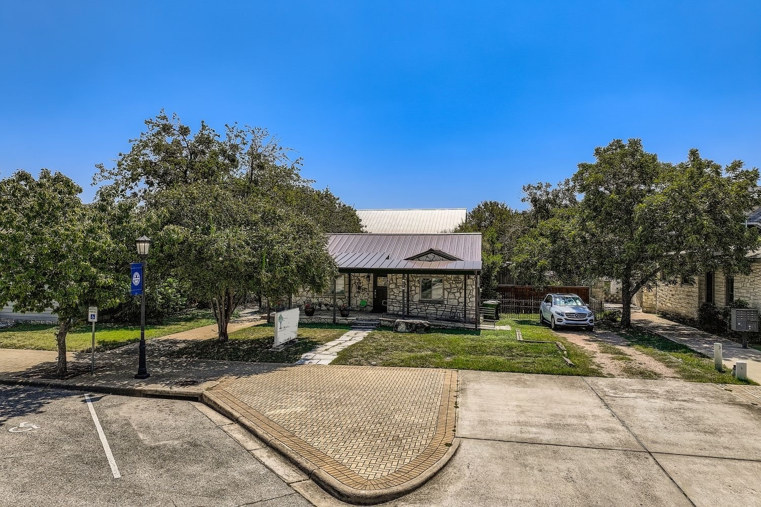 405 W Main St, Round Rock, TX for lease Building Photo- Image 1 of 40