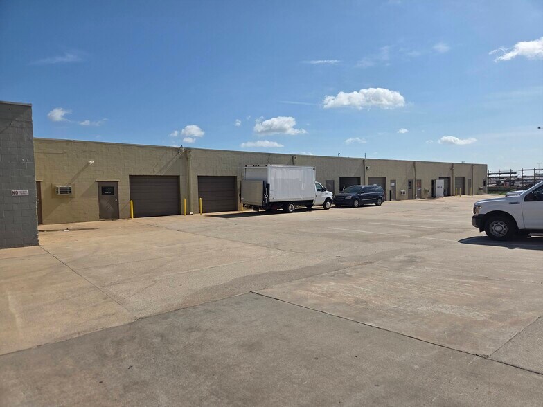 5515 S Mingo Rd, Tulsa, OK à louer - Photo du bâtiment - Image 3 de 36