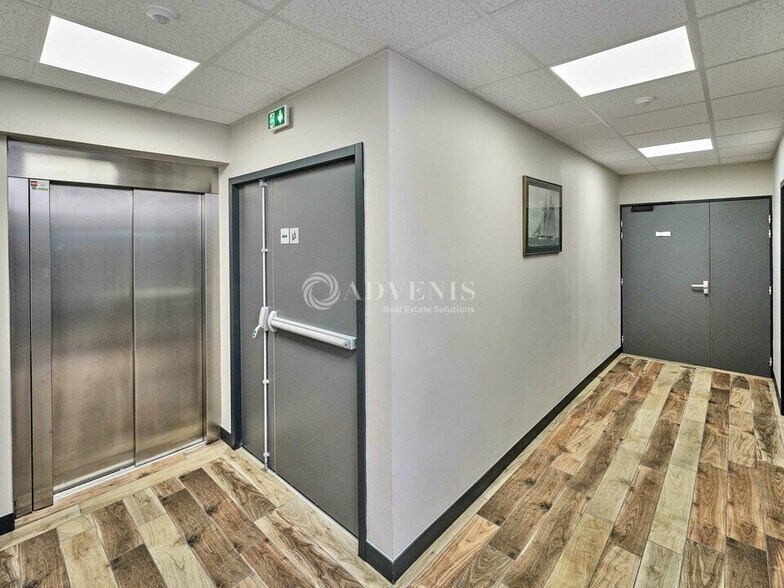 9 Chaussée Jules César, Osny for lease - Interior Photo - Image 2 of 4