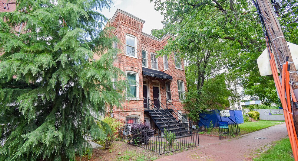 808-810 L St SE, Washington, DC à vendre - Photo du bâtiment - Image 2 de 3