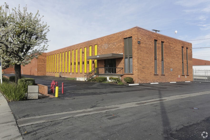 3131 E Maria St, Rancho Dominguez, CA for lease - Primary Photo - Image 1 of 9