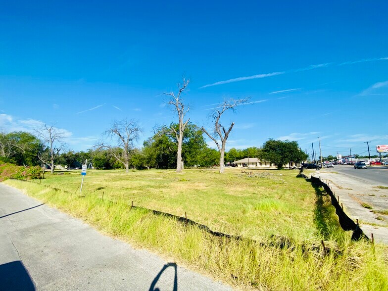 650-664 S Seguin Ave, New Braunfels, TX à vendre - Photo du bâtiment - Image 3 de 51