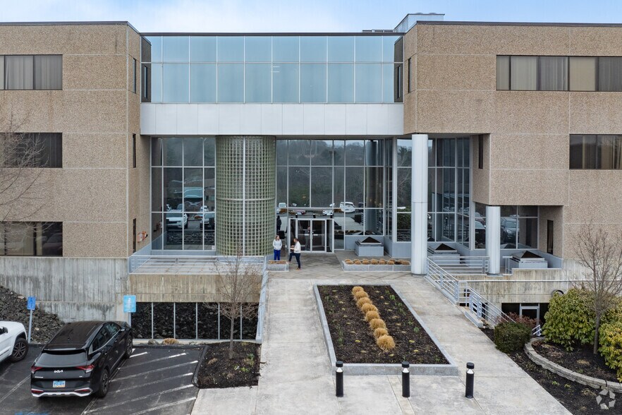 199 Rosewood Dr, Danvers, MA à louer - Photo du bâtiment - Image 3 de 11