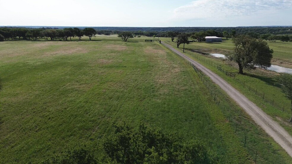 725 County Road 520, Evant, TX à vendre - Vidéo sur l’inscription commerciale - Image 2 de 41