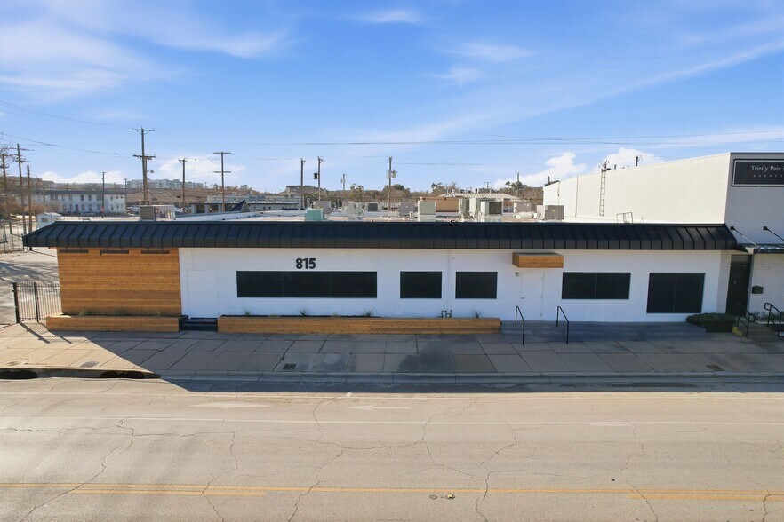 815 Pennsylvania Ave, Fort Worth, TX à louer - Photo du bâtiment - Image 2 de 13