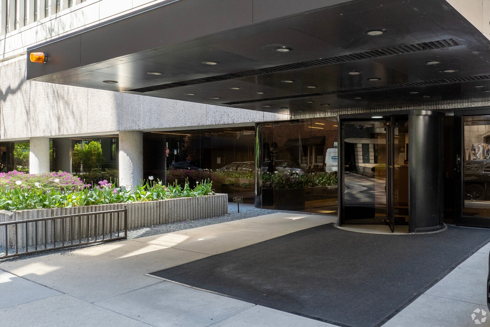 200 E Delaware Pl, Chicago, IL for sale Building Photo- Image 1 of 7