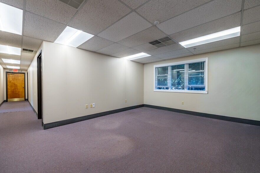 1538 Turnpike St, North Andover, MA à vendre - Photo intérieure - Image 3 de 31