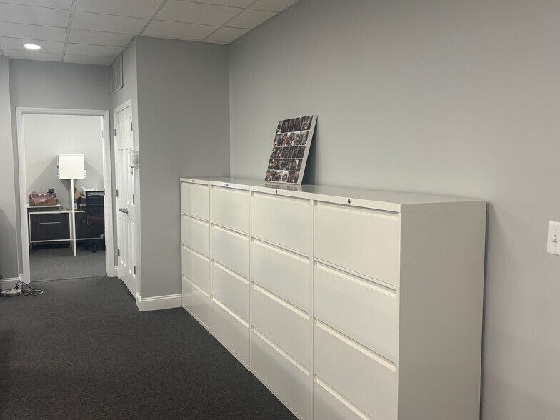 740 Broad St, Shrewsbury, NJ à louer - Photo du bâtiment - Image 3 de 23