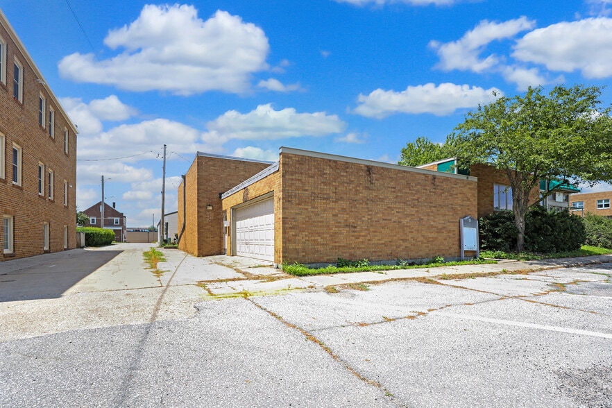 321 E 3rd St N, Newton, IA for sale - Building Photo - Image 3 of 25