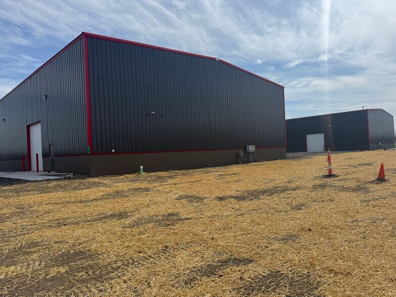 2710 Diesel Park Dr, Saginaw, MI à louer - Photo du bâtiment - Image 2 de 4