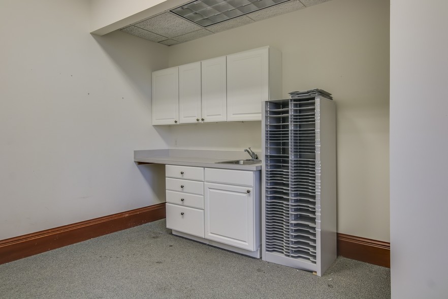 12930 James St, Holland, MI for sale - Interior Photo - Image 2 of 9