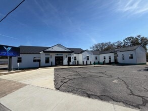 120 S John Sims Pky, Valparaiso, FL à louer Photo intérieure- Image 2 de 12