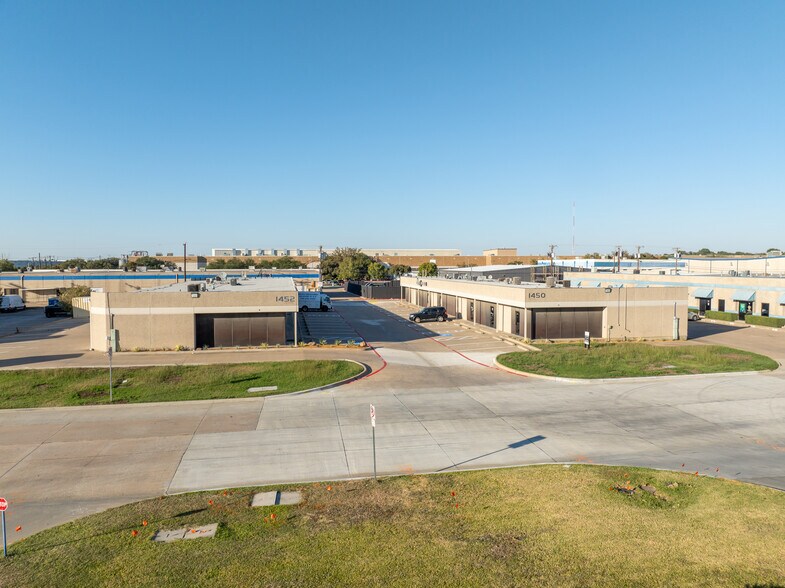 1452 Halsey Way, Carrollton, TX à vendre - Photo du bâtiment - Image 3 de 3
