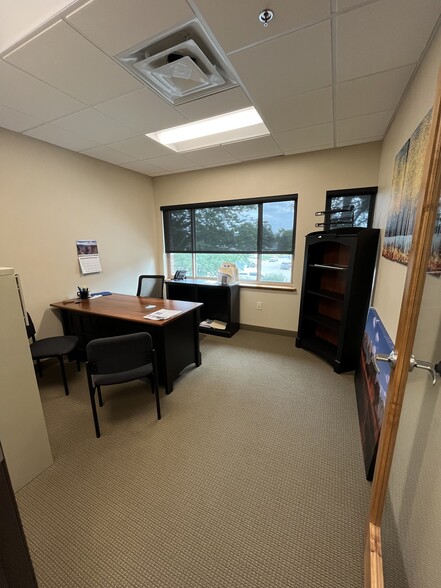 2114 N Lincoln Ave, Loveland, CO for lease - Building Photo - Image 2 of 4