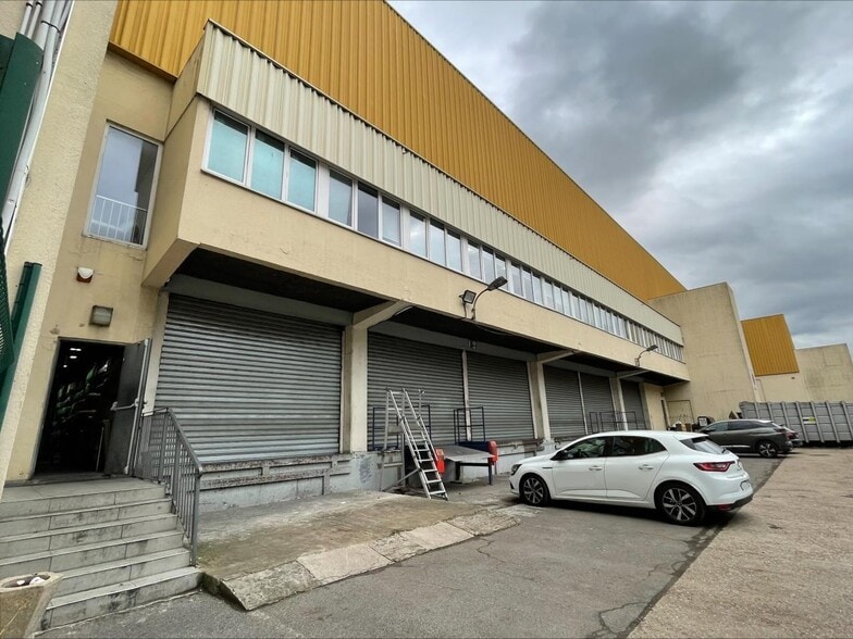 Flex in Sarcelles for sale - Building Photo - Image 3 of 11
