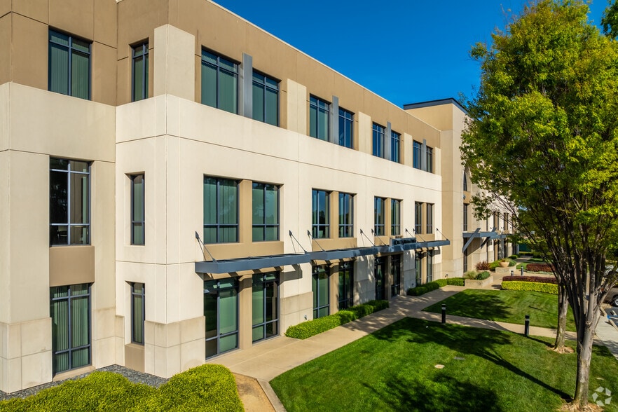 9245 laguna springs Dr, Elk Grove, CA for lease - Building Photo - Image 3 of 5