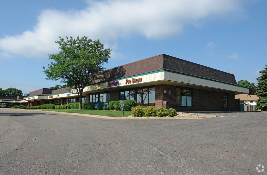 7700 W Old Shakopee Rd, Bloomington, MN à louer - Photo du bâtiment - Image 2 de 5