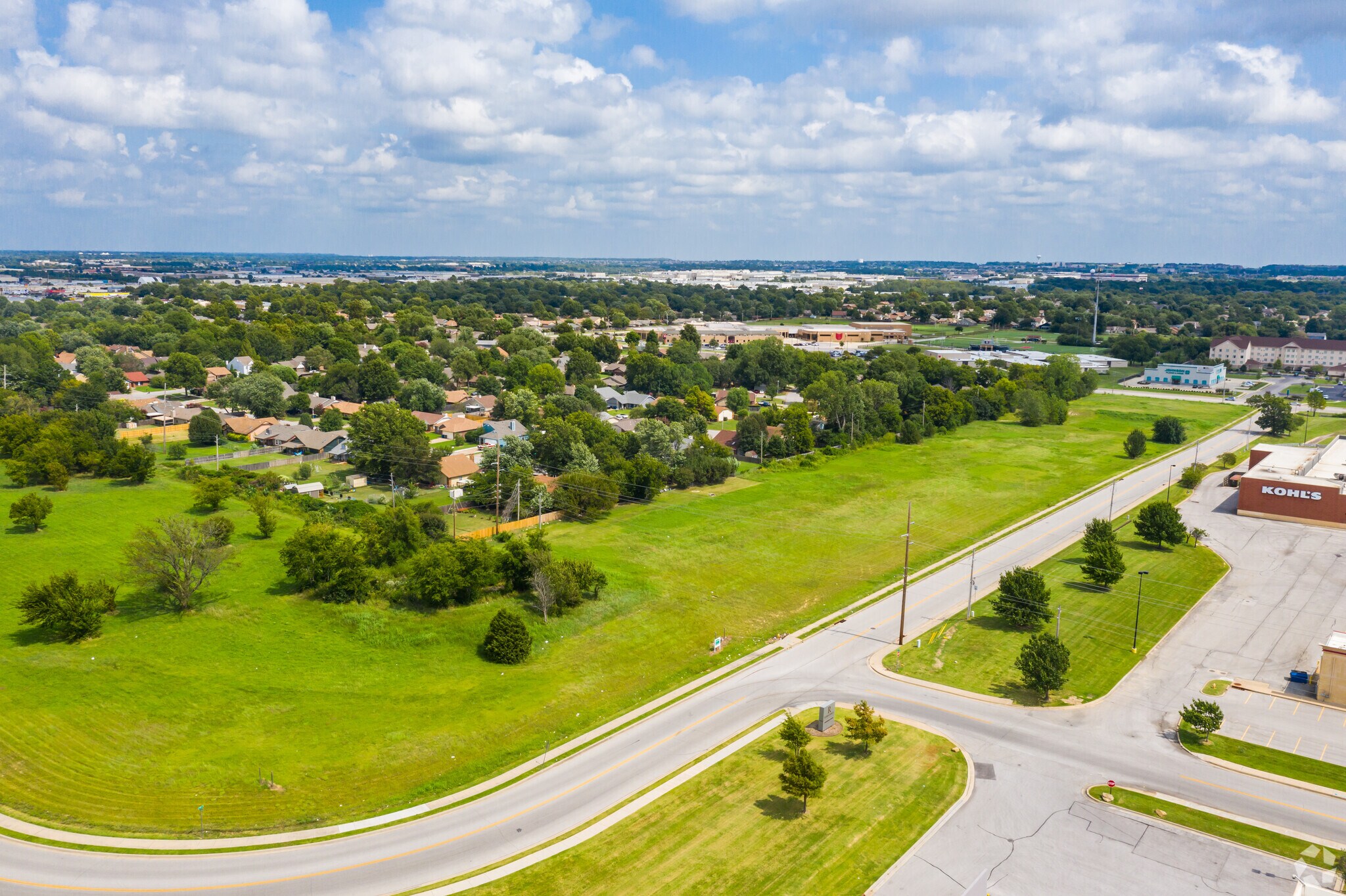 Tulsa Commons portefeuille de 8 propriétés à vendre sur LoopNet.ca Photo du bâtiment- Image 1 de 14