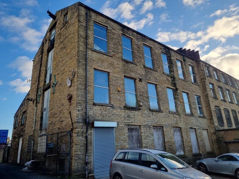 110 Harris St, Bradford à vendre - Photo du bâtiment - Image 3 de 9