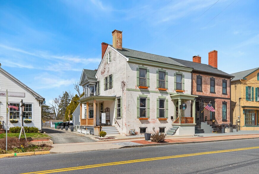 22 S Main St, Allentown, NJ à vendre - Photo du bâtiment - Image 2 de 45