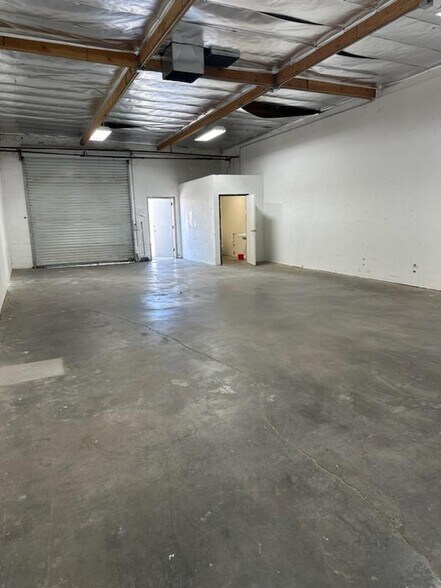 6900 Deering Ave, Canoga Park, CA à louer - Photo du bâtiment - Image 3 de 6