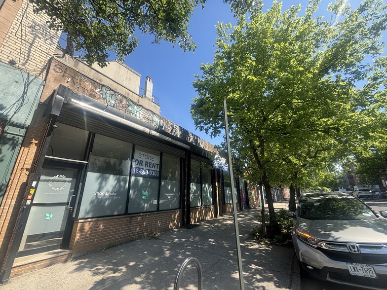691-697 Washington Ave, Brooklyn, NY for lease - Building Photo - Image 3 of 8