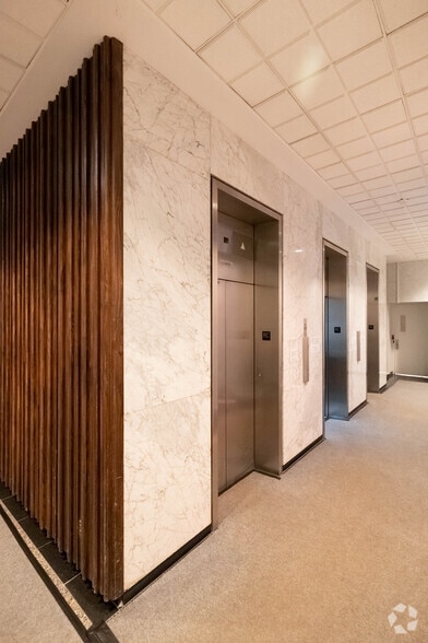 1350-1356 Rue Sherbrooke O, Montréal, QC for lease - Lobby - Image 3 of 5