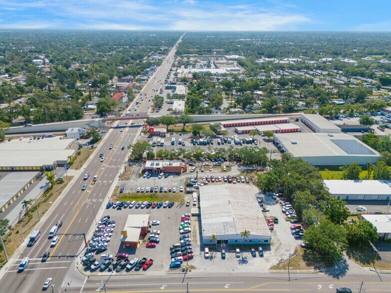 Sawyer / Bee Ridge Offering portefeuille de 3 propriétés à vendre sur LoopNet.ca - Photo du bâtiment - Image 2 de 7