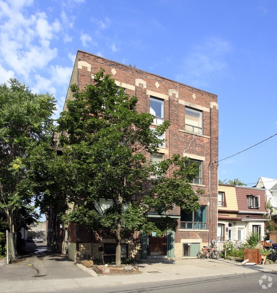 146 Brock Ave, Toronto, ON à louer - Photo du bâtiment - Image 2 de 2