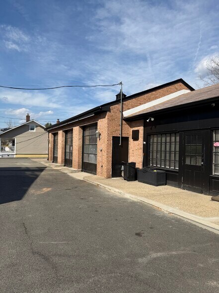 1040 Ringwood Ave, Haskell, NJ à louer - Photo du bâtiment - Image 2 de 9