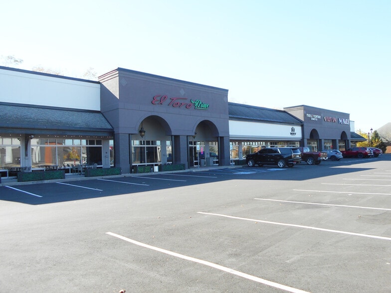 4901-5151 E 82nd St, Indianapolis, IN à louer - Photo du bâtiment - Image 2 de 9