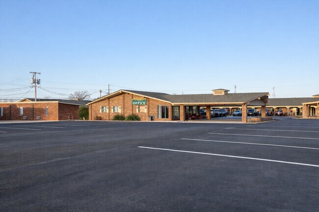 Plus de détails pour 304 College Ave, Levelland, TX - Services hôteliers à vendre