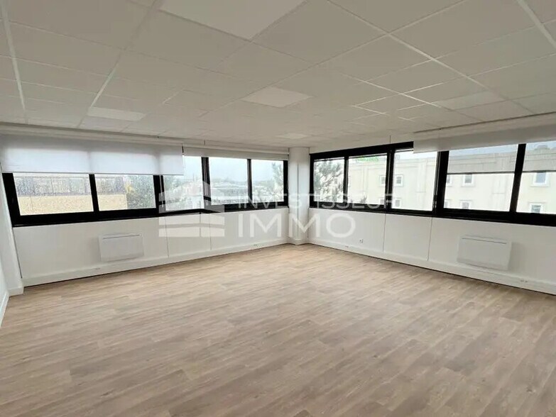 Office in Antony for lease - Interior Photo - Image 2 of 6