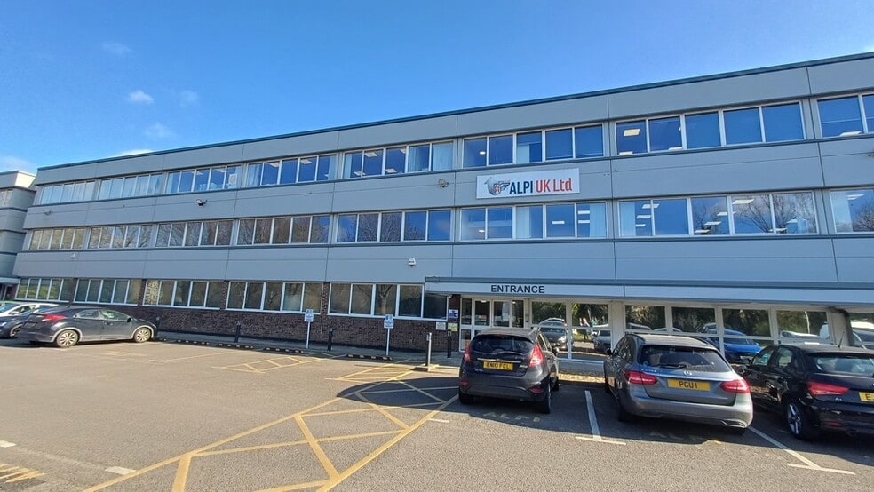 Miles Gray Rd, Basildon à louer - Photo du bâtiment - Image 2 de 3