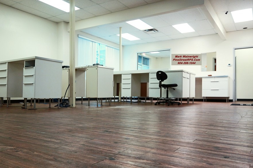 6820 Southpoint Pky, Jacksonville, FL for lease - Building Photo - Image 3 of 21