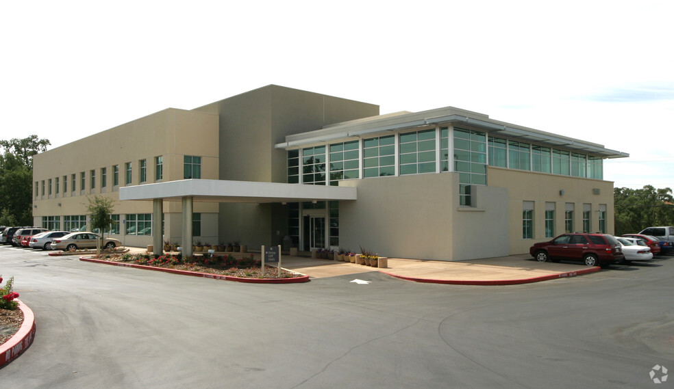 1580 Creekside Dr, Folsom, CA for lease - Building Photo - Image 2 of 9