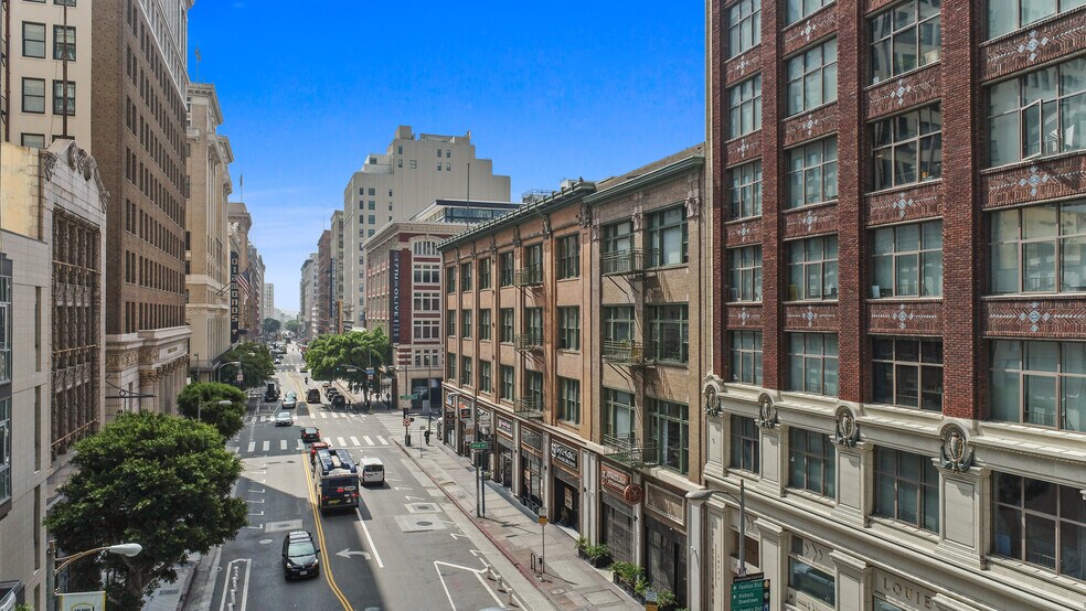 500 W 7th St, Los Angeles, CA à louer - Photo du bâtiment - Image 3 de 33