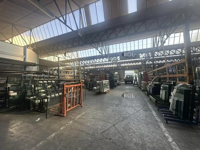 Industrial in Marseille for lease - Interior Photo - Image 1 of 5