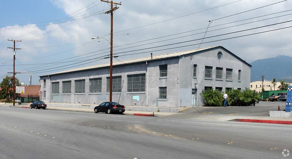 145 W Duarte Rd portefeuille de 3 propriétés à vendre sur LoopNet.ca - Photo du bâtiment - Image 3 de 5