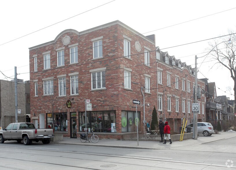 969-973 Queen St E, Toronto, ON for sale - Primary Photo - Image 1 of 1