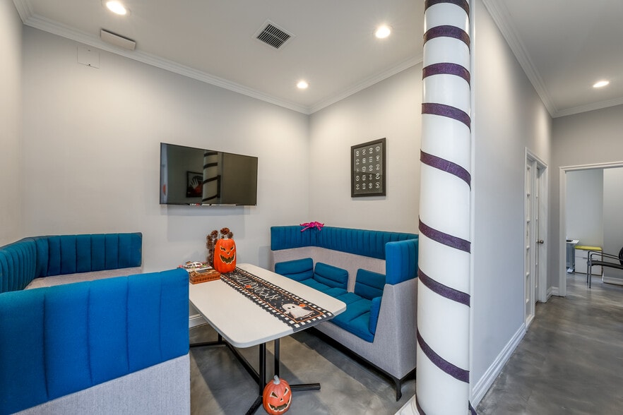 6933 La Jolla Blvd, La Jolla, CA for lease - Building Photo - Image 3 of 8