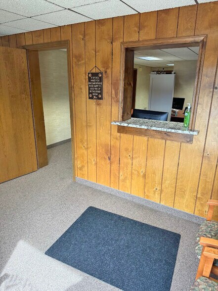 38851-38855 Harper Ave, Clinton Township, MI à louer - Photo du bâtiment - Image 3 de 13