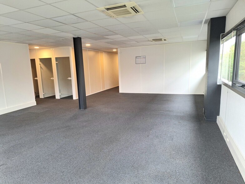 Office in Floirac for lease - Building Photo - Image 3 of 12