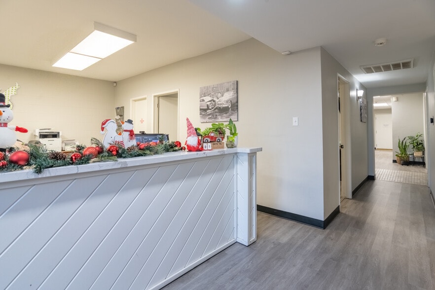 2118 F St, Bakersfield, CA à vendre - Photo du bâtiment - Image 3 de 13