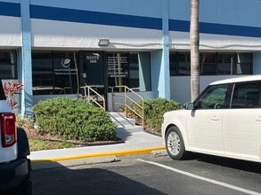 12995 S Cleveland Ave, Fort Myers, FL à louer Photo intérieure- Image 1 de 9