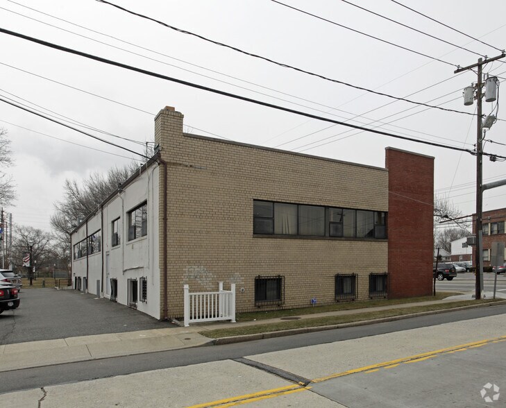 107 S Central Ave, Valley Stream, NY à vendre - Photo du bâtiment - Image 2 de 4