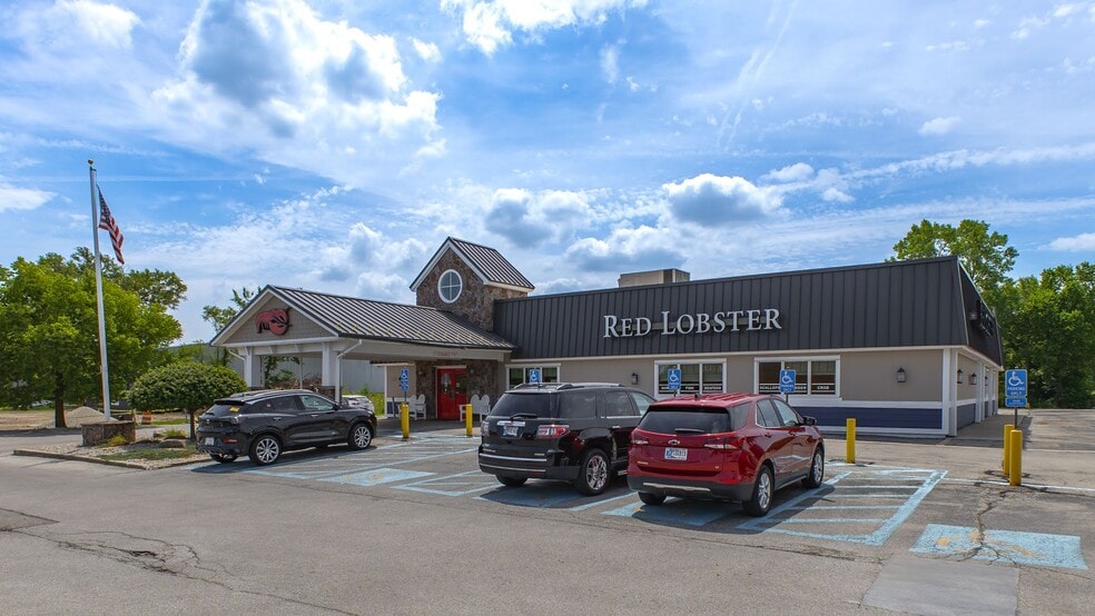 223 W Mcgalliard Rd, Muncie, IN for sale - Building Photo - Image 1 of 3