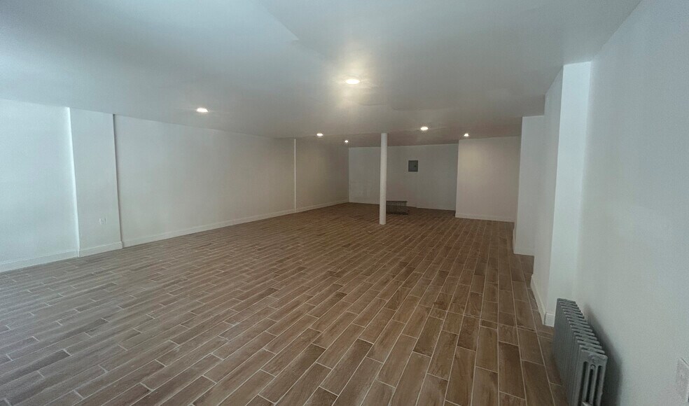 654 Courtlandt Ave, Bronx, NY for lease - Building Photo - Image 2 of 11