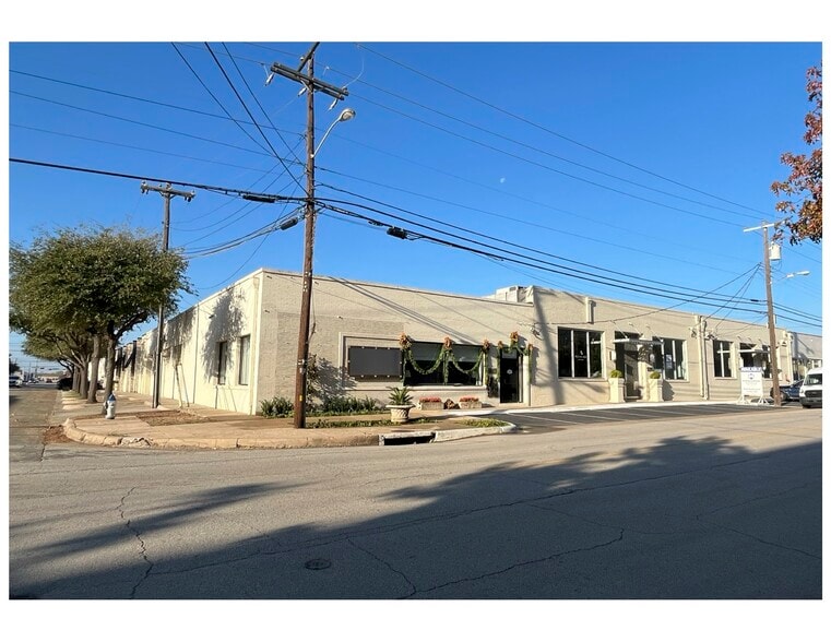 1201, 1205, 1209 Howell and 300 Howell portfolio of 4 properties for sale on LoopNet.ca - Building Photo - Image 2 of 3