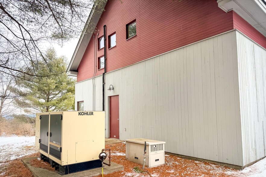 2096 Airport Rd, Barre, VT à vendre - Photo du bâtiment - Image 3 de 9
